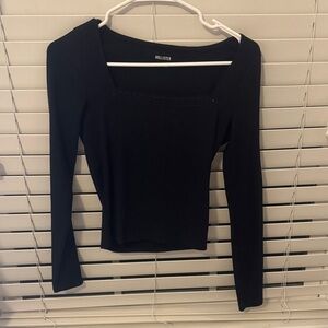 Hollister Women's Elegant Black Long Sleeve Tee